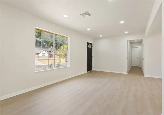 Photo 2 of Single family home for sale at 313 Carver St, Waco, TX 76704 | MLS# 21409352 | Listing updated on 2026-10-20
