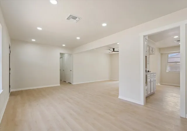 Photo 3 of Single family home for sale at 313 Carver St, Waco, TX 76704 | MLS# 21409352 | Listing updated on 2026-10-20
