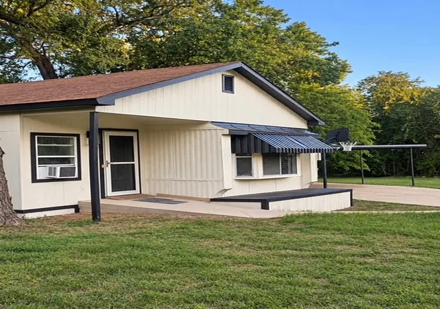 Photo 1 of Single family home for sale at 136 Palisade Dr, Mabank, TX 75156 | MLS# 21409501 | Listing updated on 2026-10-27