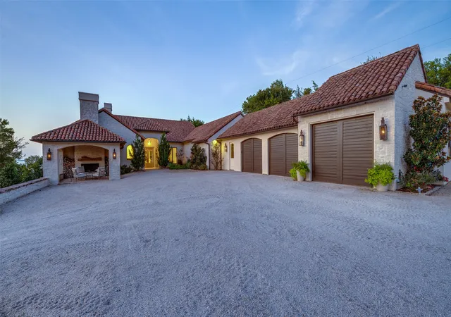 Photo 2 of Mansion for sale at 385 Lakeview Dr, Denison, TX 75020 | MLS# 21406903 | Listing updated on 2026-10-22