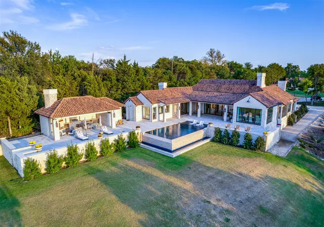 Photo 3 of Mansion for sale at 385 Lakeview Dr, Denison, TX 75020 | MLS# 21406903 | Listing updated on 2026-10-22