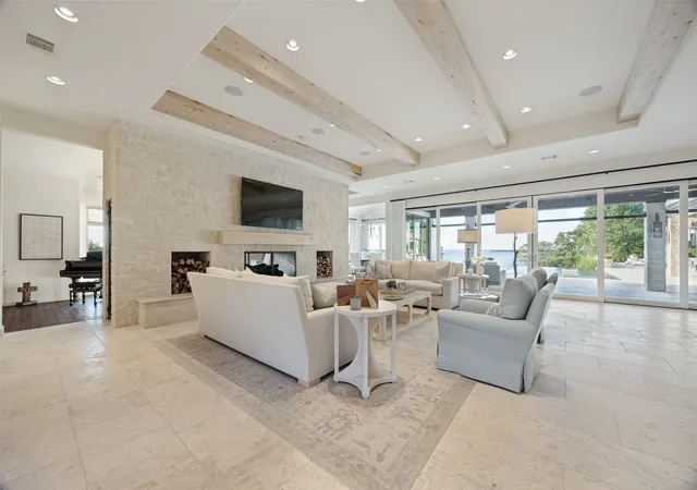 Photo 4 of Single family home for sale at 385 Lakeview Dr, Denison, TX 75020 | MLS# 21406903 | Listing updated on 2026-10-22
