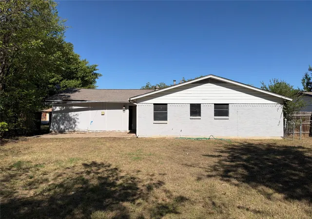 Photo 2 of Sale Pending at 127 Wanda Way, Burleson, TX 76028 | MLS# 21409777 | Listing updated on 2026-10-27