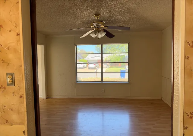 Photo 4 of Sale Pending at 127 Wanda Way, Burleson, TX 76028 | MLS# 21409777 | Listing updated on 2026-10-27