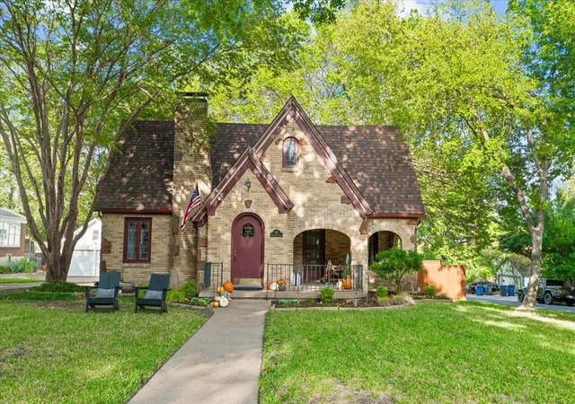 Photo 1 of Single family home for sale at 522 Monte Vista Dr, Dallas, TX 75223 | MLS# 21410142 | Listing updated on 2026-10-21