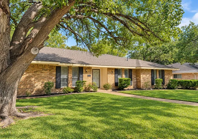 Photo 1 of Single family home for sale at 1444 Marlene Pl, De Soto, TX 75115 | MLS# 21410198 | Listing updated on 2026-10-20