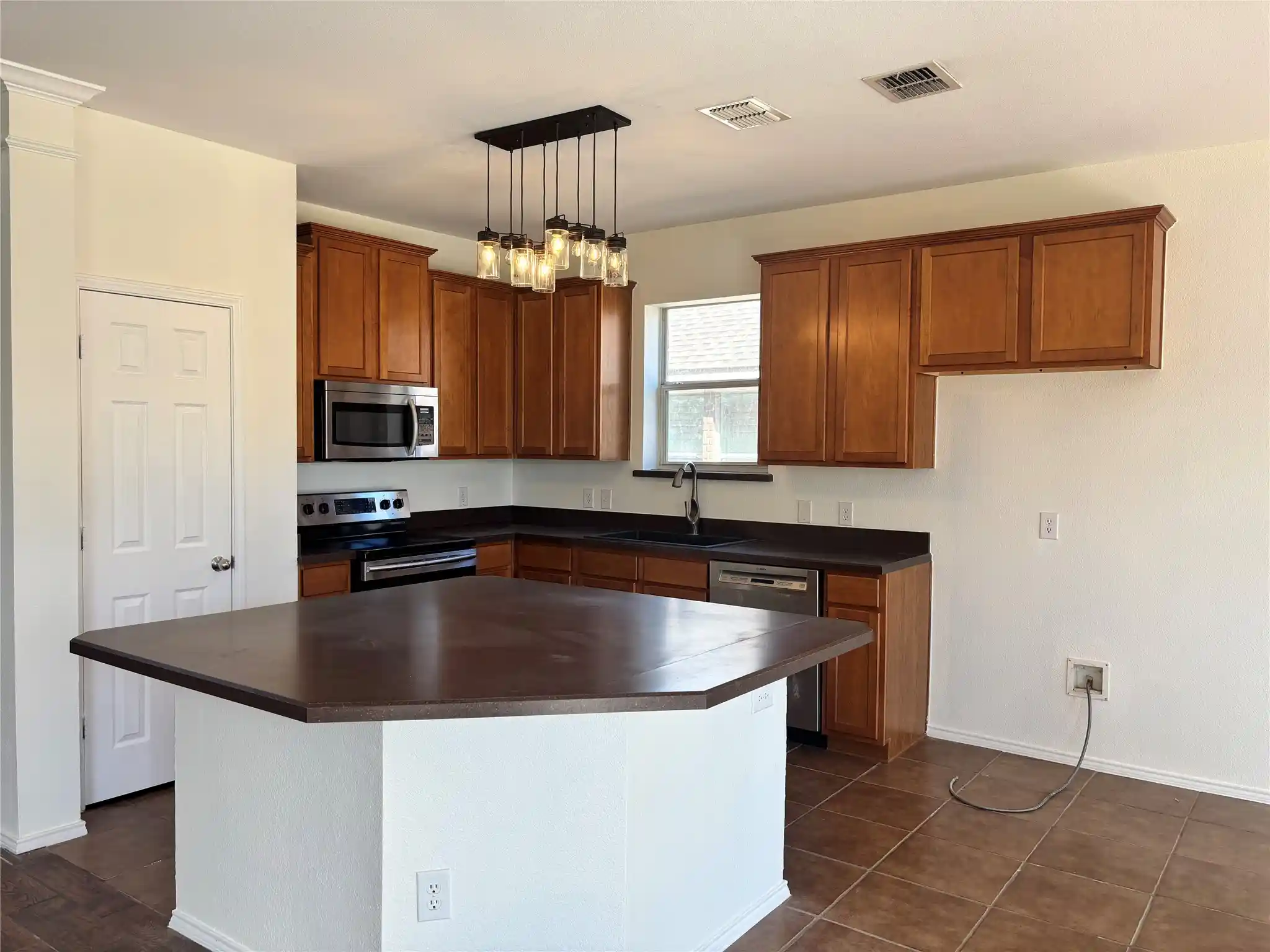 Photo 3 of Single family home for sale at 1021 San Antonio Dr, Forney, TX 75126 | MLS# 21409291 | Listing updated on 2026-10-29
