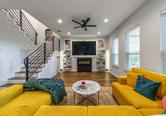 Photo 2 of Single family home for sale at 3724 Crane St, Dallas, TX 75212 | MLS# 21410227 | Listing updated on 2026-10-21