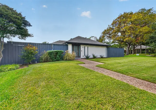 Photo 2 of Sale Pending at 6711 Duffield Ct, Dallas, TX 75248 | MLS# 21410341 | Listing updated on 2026-10-22