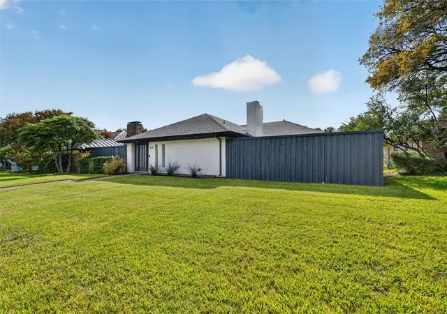 Photo 3 of Sale Pending at 6711 Duffield Ct, Dallas, TX 75248 | MLS# 21410341 | Listing updated on 2026-10-22