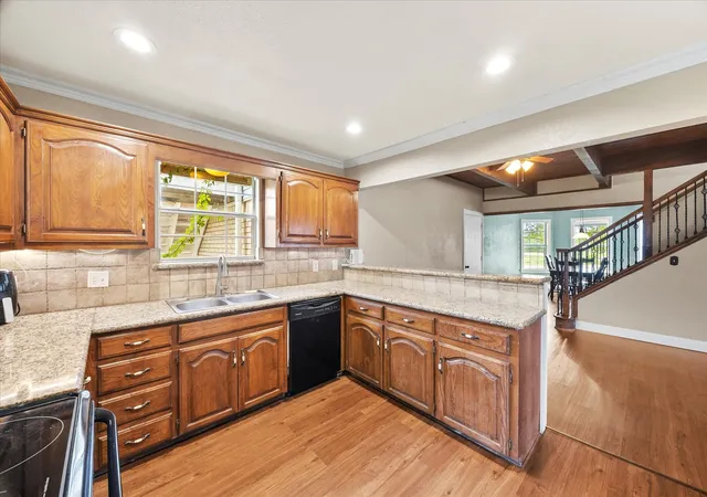 Photo 3 of Single family home for sale at 9 Amanda Ln, Rockwall, TX 75032 | MLS# 21410384 | Listing updated on 2026-10-21