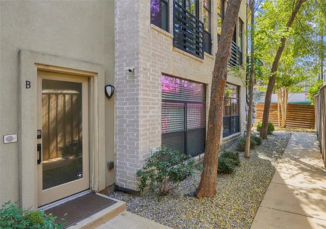 Photo 2 of Condo for sale at 4618 Cedar Springs Rd #B, Dallas, TX 75219 | MLS# 21408646 | Listing updated on 2026-10-20