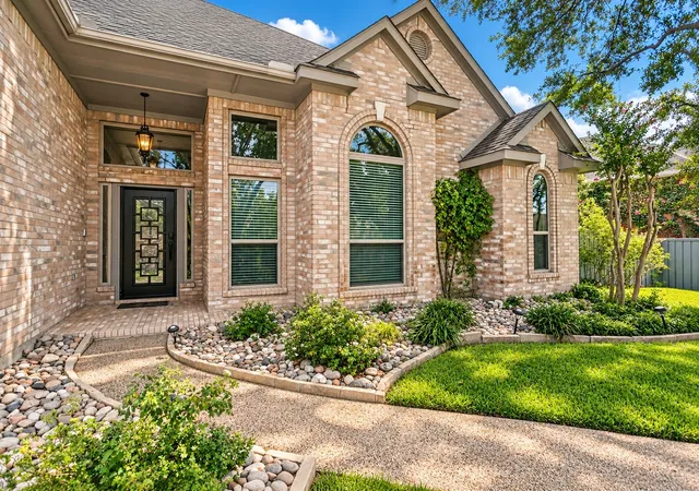 Photo 2 of Single family home for sale at 2990 Hillingdon Dr, Richardson, TX 75082 | MLS# 21409745 | Listing updated on 2026-10-21