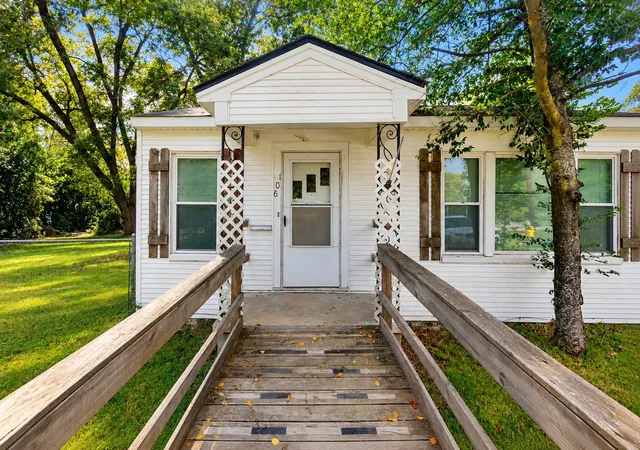 Photo 3 of Sale Pending at 106 Thompson St, Bossier City, LA 71111 | MLS# 21410507 | Listing updated on 2026-10-21