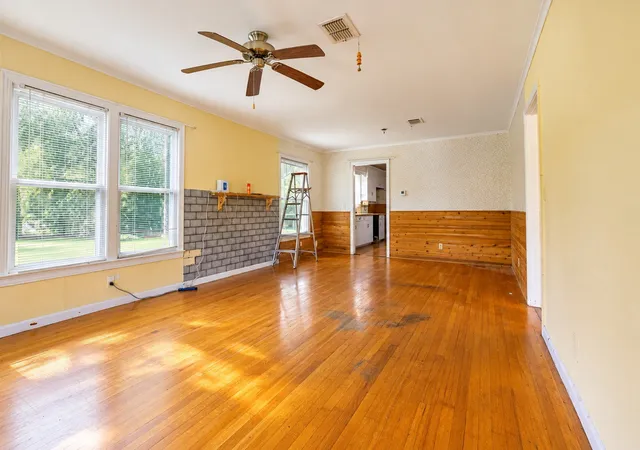 Photo 4 of Sale Pending at 106 Thompson St, Bossier City, LA 71111 | MLS# 21410507 | Listing updated on 2026-10-21