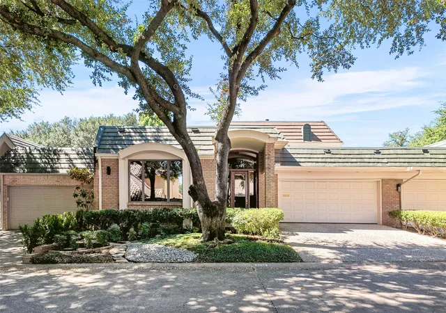 Townhouse for sale at 6294 Willowgate Ln, Dallas, TX 75230 | MLS# 21404322