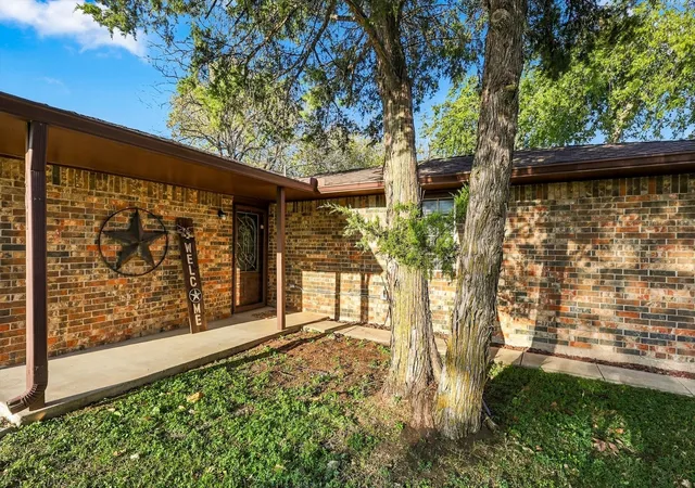 Photo 3 of Single family home for sale at 401 Fm 55, Waxahachie, TX 75165 | MLS# 21409584 | Listing updated on 2026-10-28