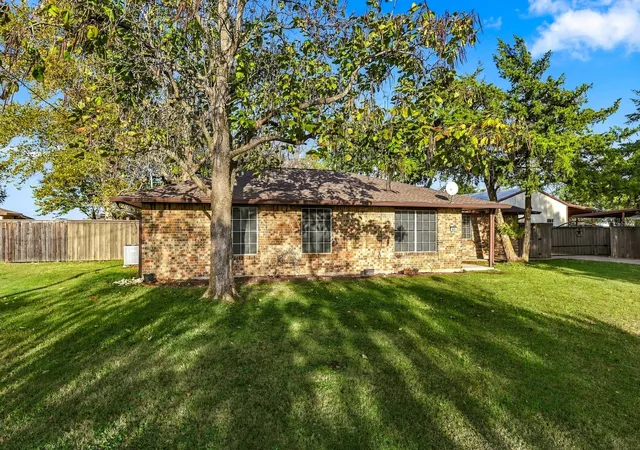 Photo 4 of Single family home for sale at 401 Fm 55, Waxahachie, TX 75165 | MLS# 21409584 | Listing updated on 2026-10-28