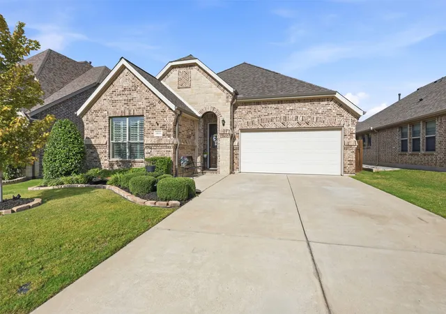 Photo 1 of Sale Pending at 14616 Spitfire Trl, Roanoke, TX 76262 | MLS# 21404138 | Listing updated on 2026-10-27