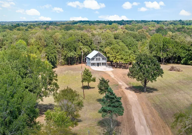 Photo 3 of House for sale at 1046 Shelton Hl Rd, Paris, TX 75462 | MLS# 21412209 | Listing updated on 2026-10-20