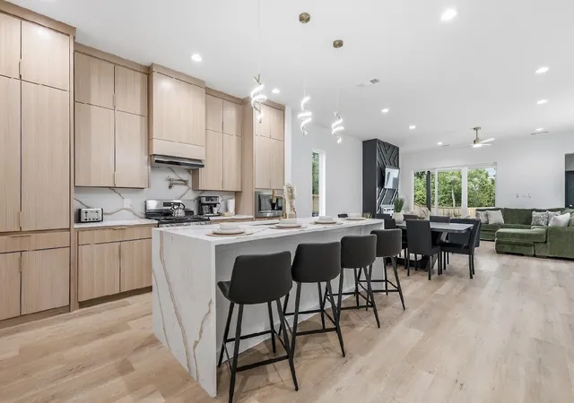 Photo 2 of Single family home for sale at 600 N Cliff St, Dallas, TX 75203 | MLS# 21406989 | Listing updated on 2026-10-20