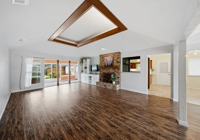 Photo 3 of Single family home for sale at 467 Harvest Glen Dr, Richardson, TX 75081 | MLS# 21411428 | Listing updated on 2026-10-19