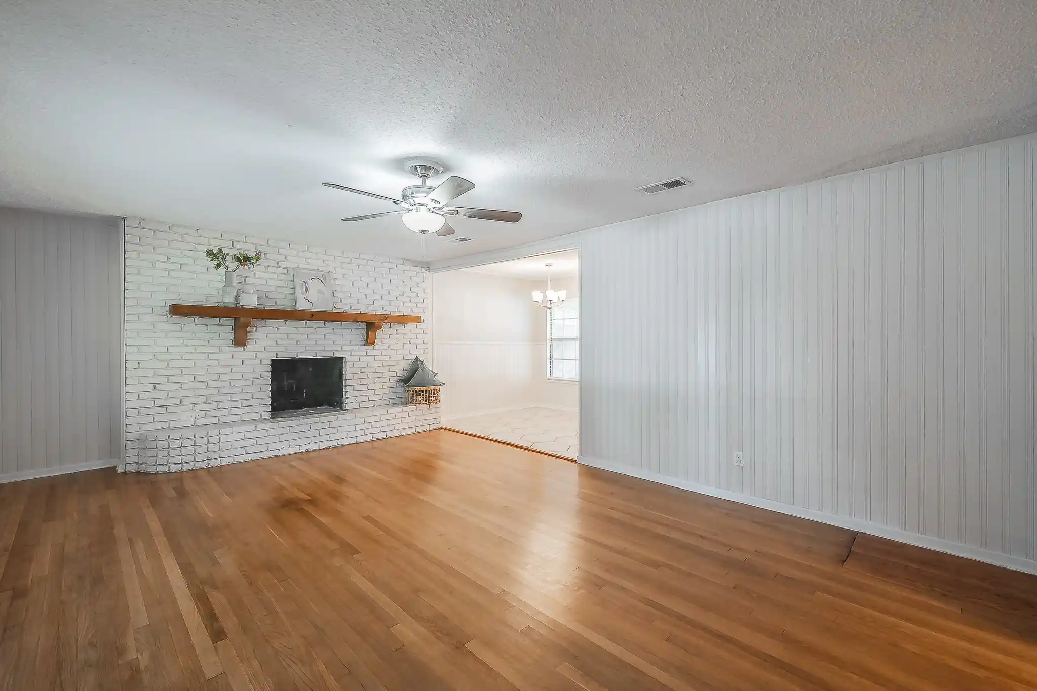 Photo 2 of Single family home for sale at 2258 Roberts Cut Off Rd, Sansom Park, TX 76114 | MLS# 21412674 | Listing updated on 2026-10-29
