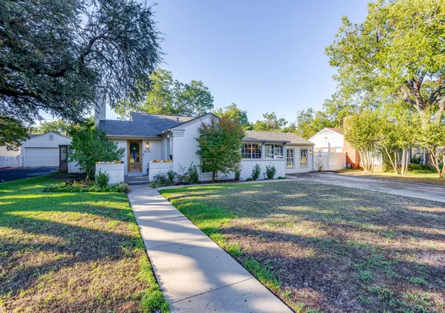 Photo 2 of Single family home for sale at 6433 Rosemont Ave, Fort Worth, TX 76116 | MLS# 21410759 | Listing updated on 2026-10-22