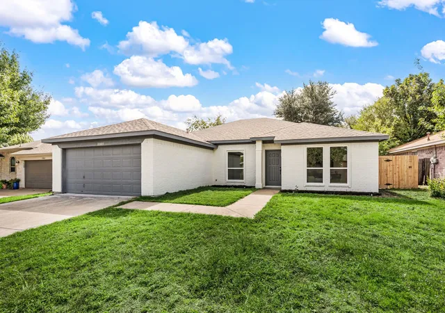 Photo 1 of Single family home for sale at 10805 Pebblecreek Ct, Benbrook, TX 76126 | MLS# 21412647 | Listing updated on 2026-10-22