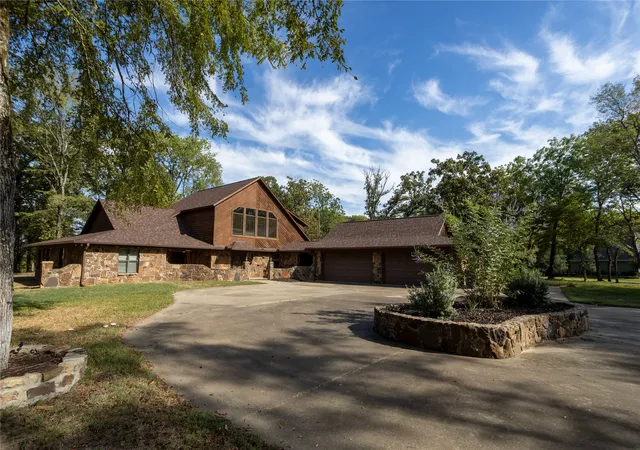 Photo 3 of Single family home for sale at 660 County Rd 1503, Alba, TX 75410 | MLS# 21412702 | Listing updated on 2026-10-20