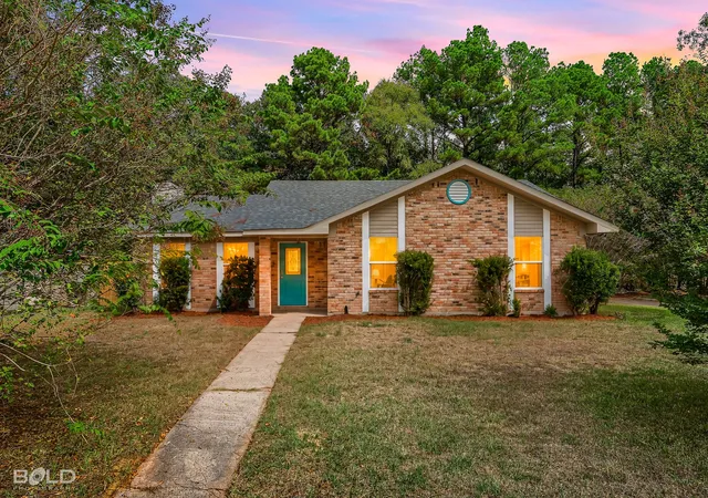 Single family home for sale at 5900 Braeloch Dr, Shreveport, LA 71129 | MLS# 21412796