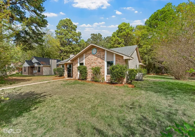 Photo 2 of Single family home for sale at 5900 Braeloch Dr, Shreveport, LA 71129 | MLS# 21412796 | Listing updated on 2026-10-20