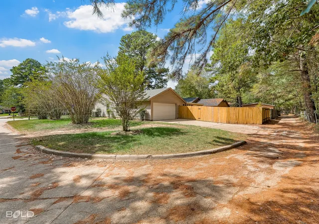 Photo 3 of Single family home for sale at 5900 Braeloch Dr, Shreveport, LA 71129 | MLS# 21412796 | Listing updated on 2026-10-20
