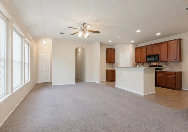 Photo 2 of Single family home for sale at 1433 Ravenwood Dr, Mansfield, TX 76063 | MLS# 21412246 | Listing updated on 2026-10-21