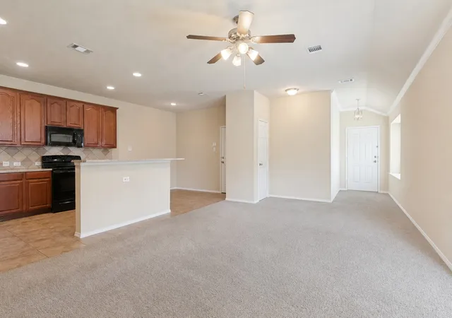 Photo 3 of Single family home for sale at 1433 Ravenwood Dr, Mansfield, TX 76063 | MLS# 21412246 | Listing updated on 2026-10-21