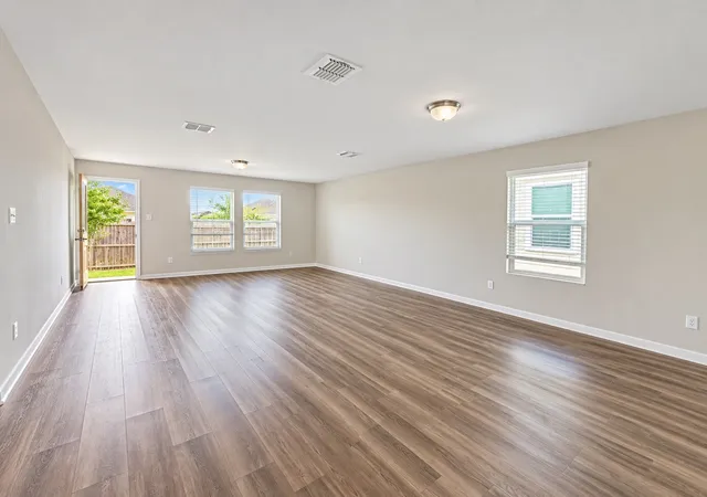 Photo 4 of Single family home for sale at 9226 Summerlee St, Dallas, TX 75227 | MLS# 21405442 | Listing updated on 2026-10-21