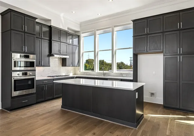 Photo 2 of Townhouse for sale at 203 Carroll St, Fort Worth, TX 76107 | MLS# 21412988 | Listing updated on 2026-10-21