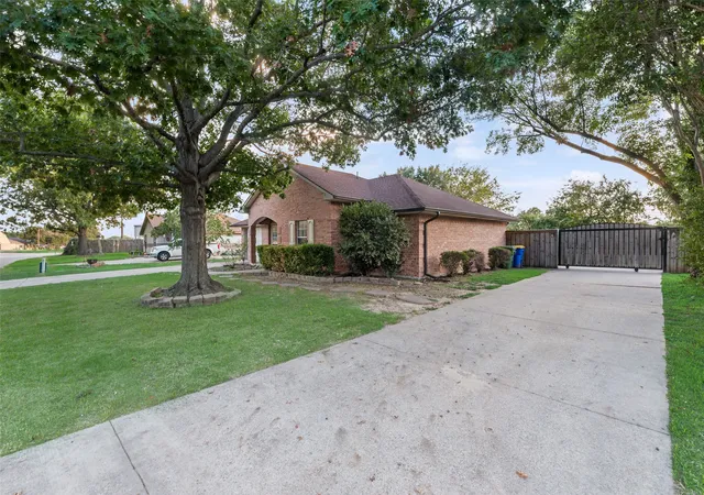 Photo 2 of Sale Pending at 203 Creekstone Ct, Seagoville, TX 75159 | MLS# 21393962 | Listing updated on 2026-10-28