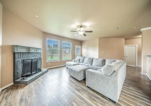 Photo 3 of Single family home for sale at 1739 Chadwick Dr, Cedar Hill, TX 75104 | MLS# 21410296 | Listing updated on 2026-10-21