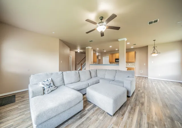 Photo 4 of Single family home for sale at 1739 Chadwick Dr, Cedar Hill, TX 75104 | MLS# 21410296 | Listing updated on 2026-10-21
