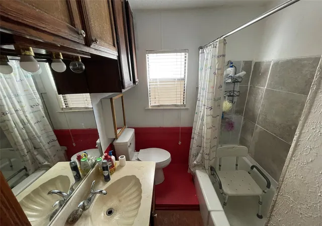 Photo 4 of Single family home for sale at 1115 Pine St, Grand Prairie, TX 75050 | MLS# 21413258 | Listing updated on 2026-10-20