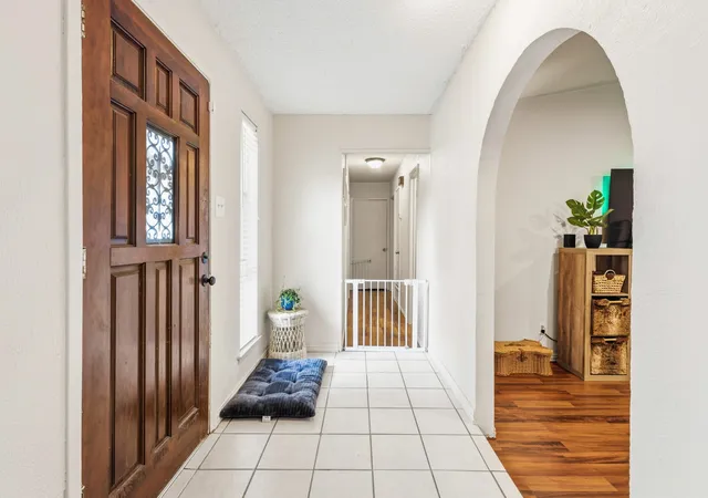 Photo 3 of Sale Pending at 2804 Mintwood Pl, Arlington, TX 76016 | MLS# 21413499 | Listing updated on 2026-10-27