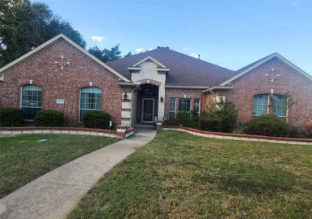 Photo 1 of Single family home for sale at 1721 Wylie Crk Dr, De Soto, TX 75115 | MLS# 21413567 | Listing updated on 2026-10-20
