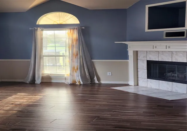 Photo 3 of Single family home for sale at 1721 Wylie Crk Dr, De Soto, TX 75115 | MLS# 21413567 | Listing updated on 2026-10-20