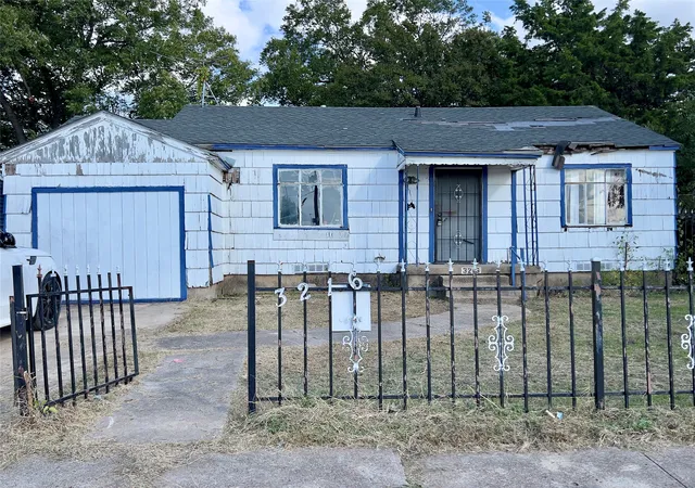 Photo 1 of Sale Pending at 3216 S Beckley Ave, Dallas, TX 75224 | MLS# 21413562 | Listing updated on 2026-10-21