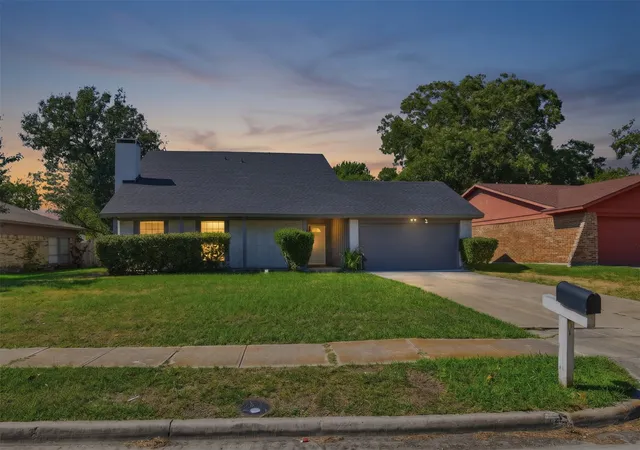 Photo 3 of Single family home for sale at 4529 Palos Verdes Dr, Mesquite, TX 75150 | MLS# 21409455 | Listing updated on 2026-10-27