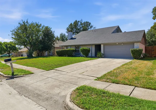 Photo 3 of Single family home for sale at 4529 Palos Verdes Dr, Mesquite, TX 75150 | MLS# 21409455 | Listing updated on 2026-10-27