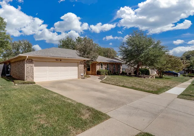 Photo 1 of Sale Pending at 904 Forest Trl Ct, Euless, TX 76039 | MLS# 21395211 | Listing updated on 2026-10-29
