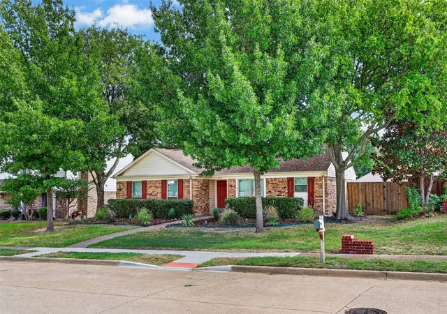 Photo 2 of Single family home for sale at 1600 Vera Cruz Dr, Plano, TX 75074 | MLS# 21413619 | Listing updated on 2026-10-22