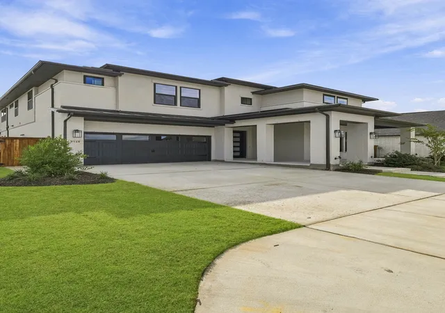 Photo 2 of Sale Pending at 9168 Pavonia Ln, Frisco, TX 75035 | MLS# 21382285 | Listing updated on 2026-10-22
